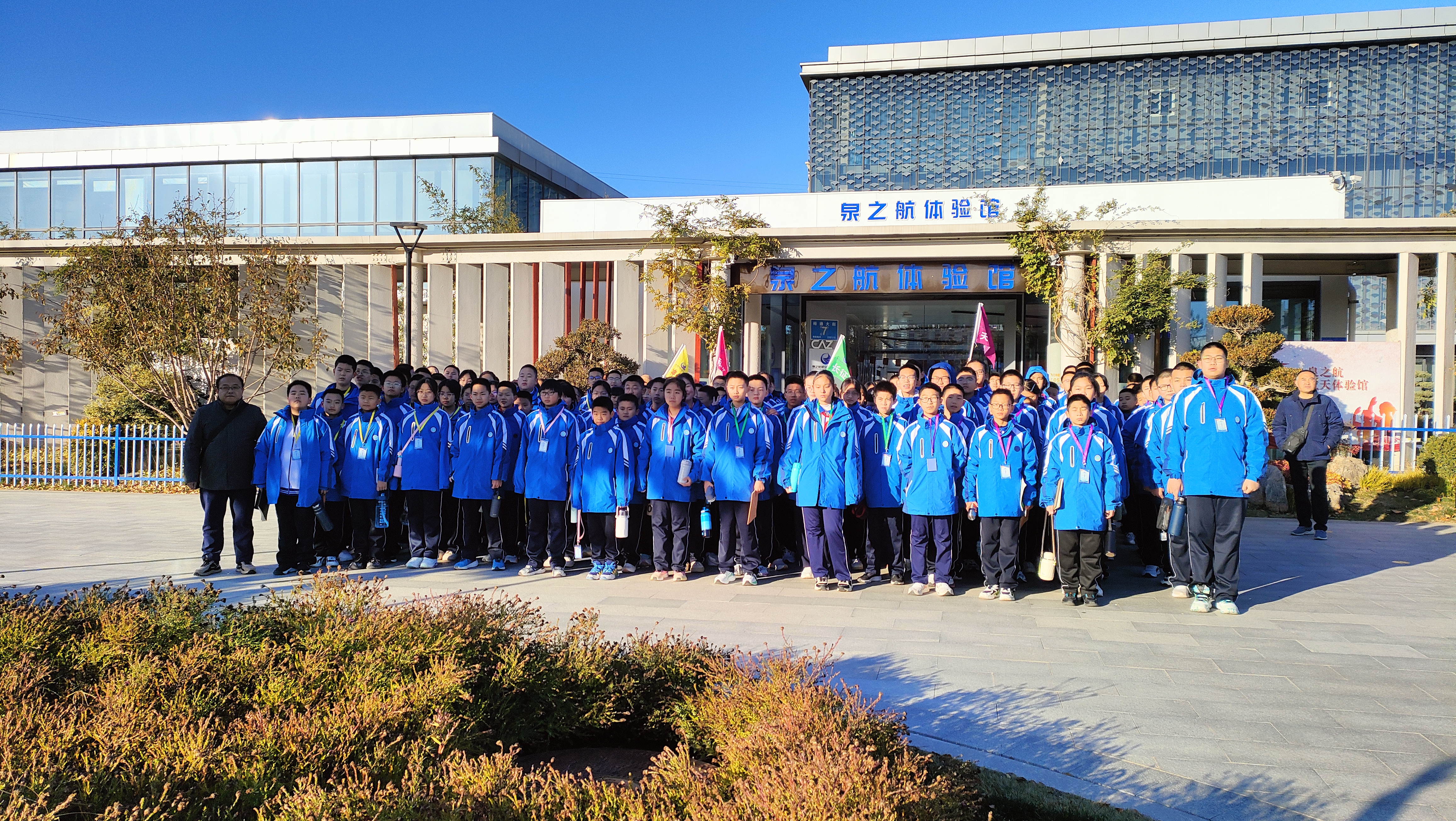 探索航空科技魅力 點(diǎn)燃少年藍(lán)天夢(mèng)想---濟(jì)南市市中區(qū)十六里河學(xué)校航空航天實(shí)踐活動(dòng)精彩瞬間